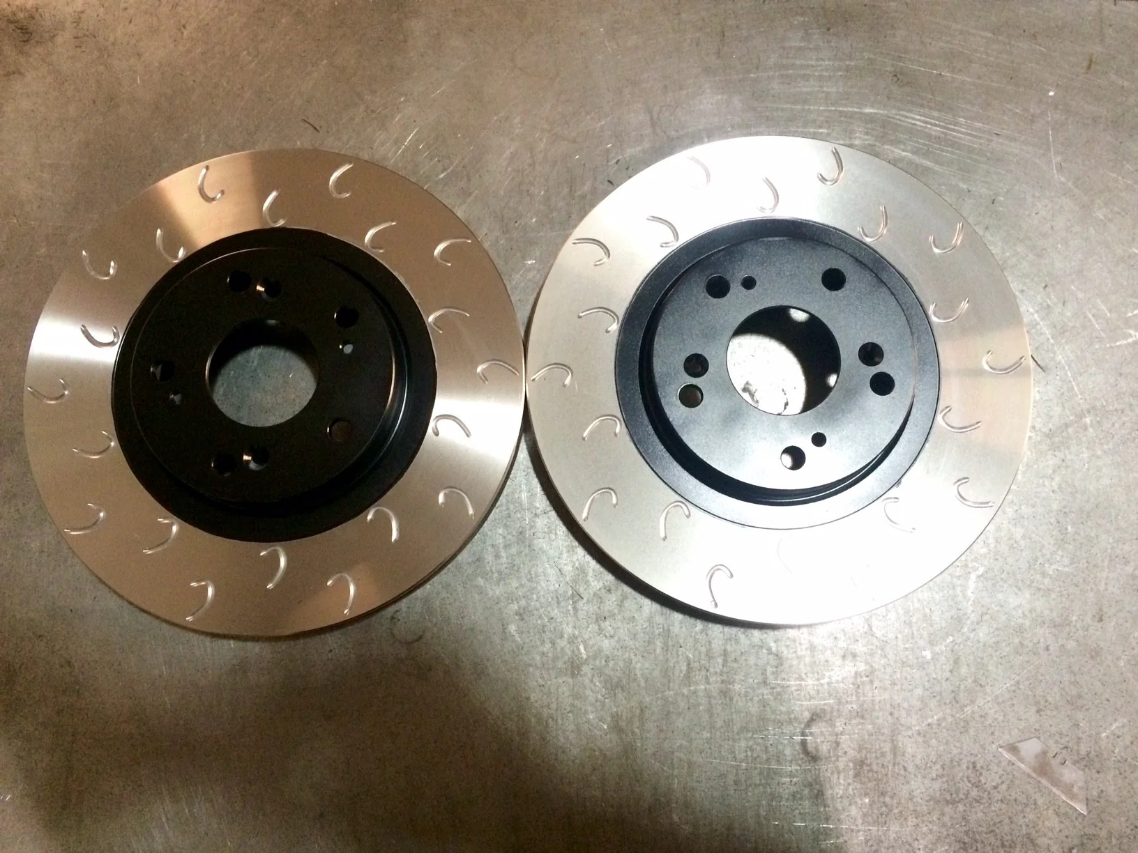 Ford Fiesta Mk 7 ST Front G Hook Discs - Image 2